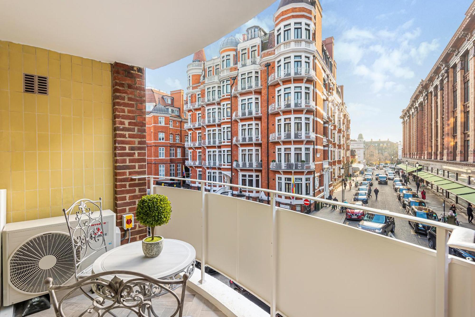 Luxury Living In Knightsbridge Balcony Views Of Harrods, 2Br2Ba With Ac Apartment London Ngoại thất bức ảnh
